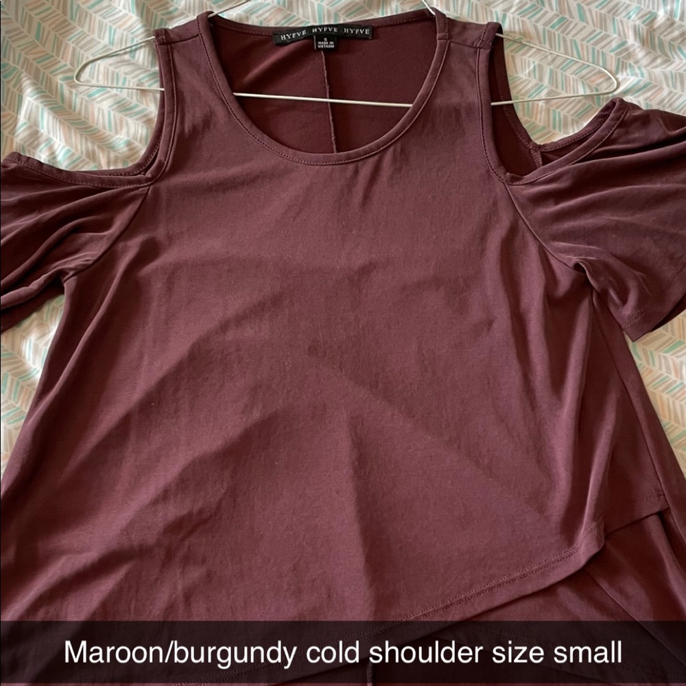 Cold shoulder maroon/burgundy top